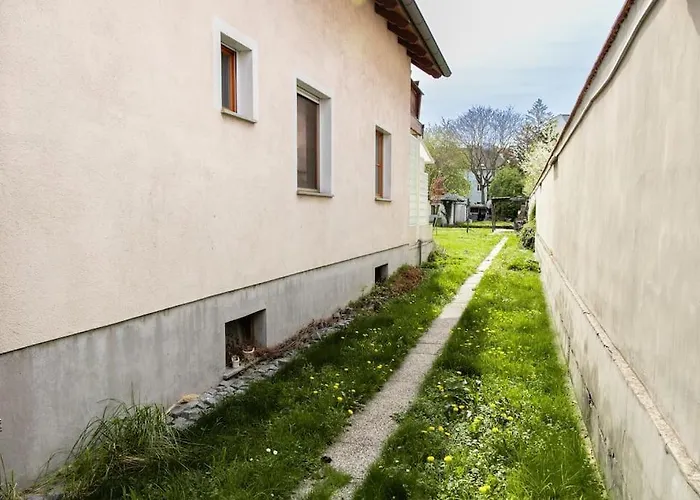 4-Bedroom House & Large Garden