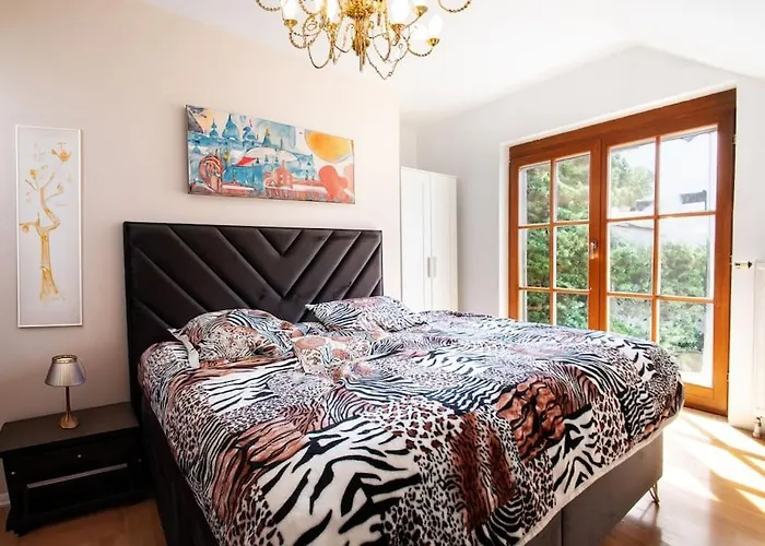4-Bedroom House & Large Garden