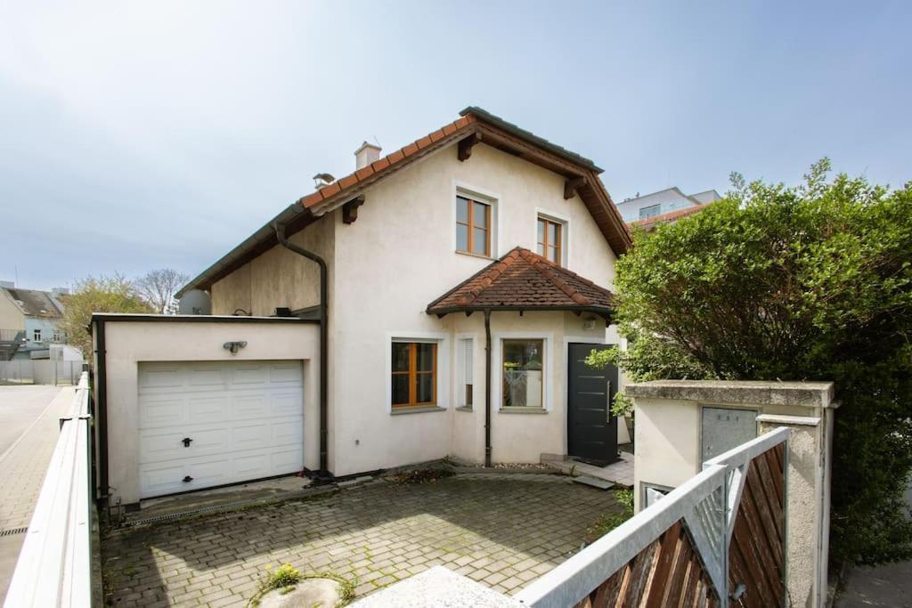 4-bedroom House & Large Garden * Wien