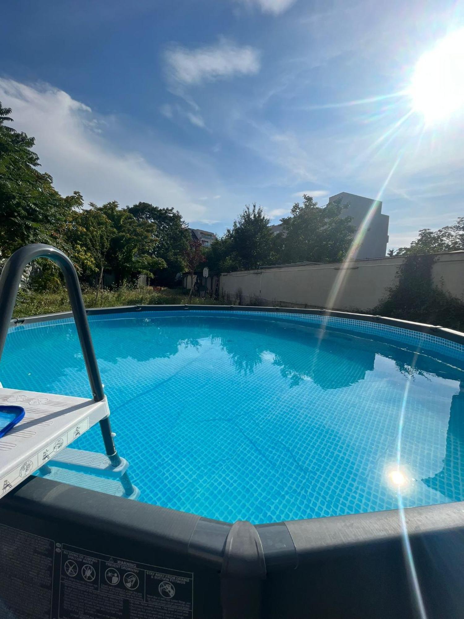 4-bedroom House & Large Garden Ferienhaus